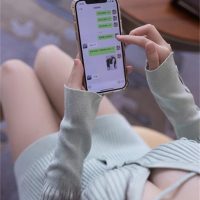抖娘-利世《露胸洋装》引人注目的乳沟