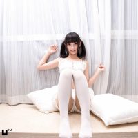 神楽坂真冬《白色猫掌袜》可爱姿势激起保护慾
