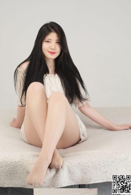 白净丰满的韩国少妇美模大尺度写真 – 雪儿