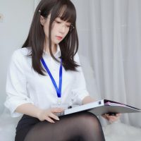 白銀81《職場OL7》黑絲長腿視角過於邪惡 (60P)