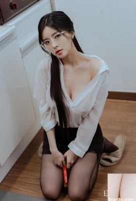 韓國美女 Purm 眼鏡白襯衫黑絲誘惑 (32P)