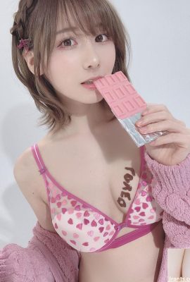 けん研(けんけん)《粉色內衣+清純制服》巧克力夾住雙胸太可口 (38P)