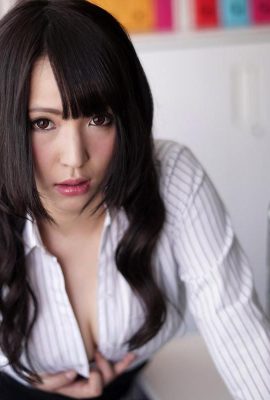 Marina Aoyama 青山茉利奈 (32P)