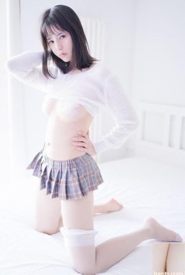 可愛萌妹艾栗栗童顏美肌楚楚迷人 (29P)