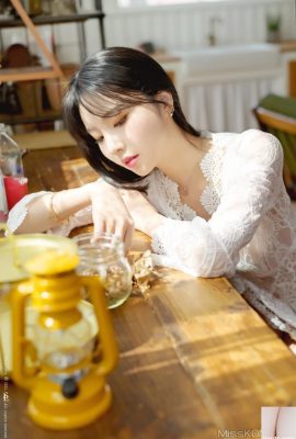 SAINT Photolife – Yuna  Vol.42 Afternoon Sunshine (70P)