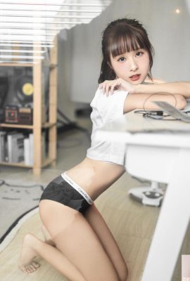 網紅「泥泥汝niniru」美腿視角….天菜等級誘惑 (10P