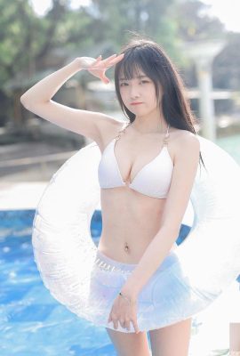 小隻馬「原原」征服男人視線「水滴嫩乳」誘惑 (10P)