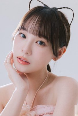 美女「小奈」魅惑電眼加上性感身材 誘惑力太強 (10P)