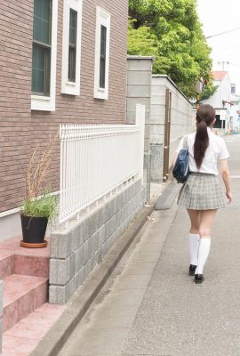 日本女學生脫掉制服與繼父發生關係(16P)