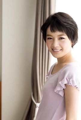 羽田真理愚弄了一位美麗的女演員並操了她！ (20P)