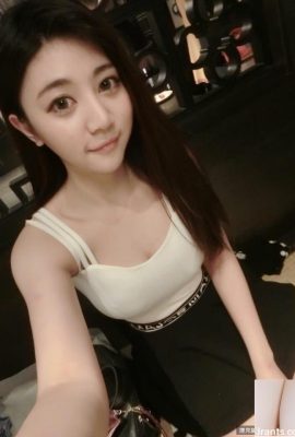 20歲性感正妹夏妍芯爆乳參加婚禮 (24P)