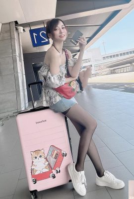 女神等級「貓兒小馨星」不吝嗇展現魔鬼身材 (19P)