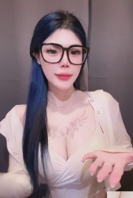 小魔女「飄飄」身材有夠銷魂 (21P)
