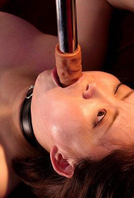 衆人圍觀的女同性戀硬核BDSM 公開羞辱 (11P)