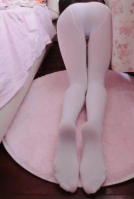 [兔玩映畫] – 屁屁翹起來的腳 (12P)