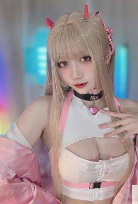 天然的可愛臉蛋「西瓜」笑容甜美身材火辣 (26P)