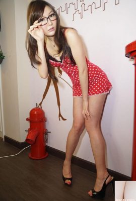 [Model寫真] 小羽妹 室內性感的美腿 [40P]