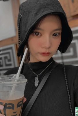 雪白肌誘惑「曾珮晨」 大眼女孩 甜美臉蛋 (20P)