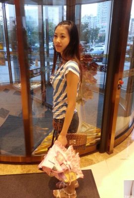 (自拍) 與女同事出差 在飯店內 (33P)