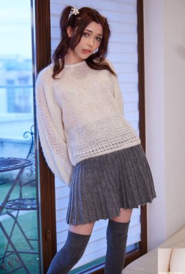 漂亮的寶貝米拉·阿祖爾（Mila Azul）在性感的脫衣舞（21p）中與剃光的貓一起玩耍（21p）