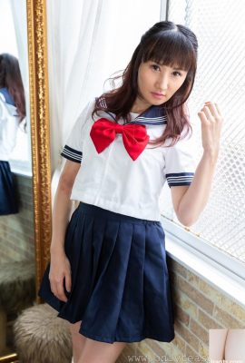 可愛的日本女學生里娜（Rina）條帶和戲弄白色內褲（21p）