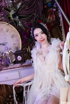 「彭小蕓」秀出白嫩長輩 全網暴動 (10P)