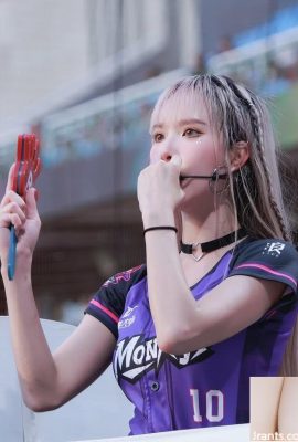 啦啦隊女孩「rina 1128」解放暗藏已久的好身材 (10P)