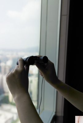 望遠鏡偷窺 (99P)