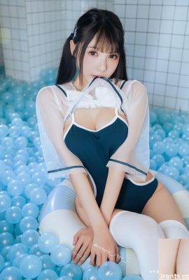 長腿嫩妹「依霜」滿到要溢出來白皙美乳 (10P)