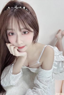 甜美外型「Elsa」甜美臉蛋下的飽滿胸器 (10P)
