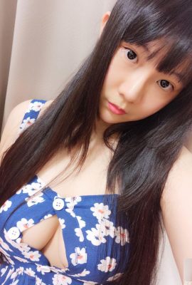萌顏妹子「徐柑仔」大秀白嫩美胸 好勾引人！ (9P)