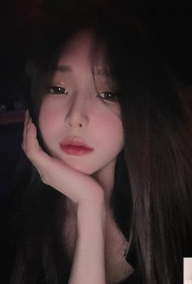 電眼正妹「小暖心」性感到讓人招架不住 (10P)