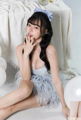 美乳妖精「倪暄Eli」雪白嫩乳「性感容顏」迷倒旁邊路人 (10P)