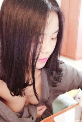 女直播主為了賺抖內脫衣擺弄！ (18P)