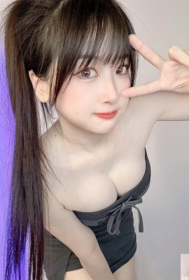 俏皮仙女「薇薇」乳量都溢出來 雪白美胸超犯規 (10P)