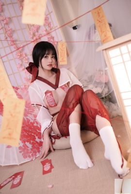 [網路收集] 星黛鹿鹿 – 祈福巫女 [56P]