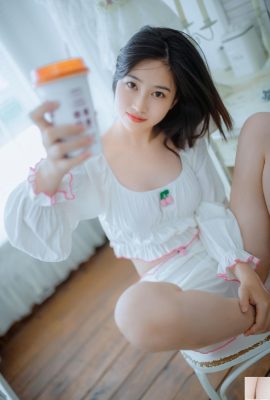 (國模人體) 年年《愛吃棒棒糖的少女》 (35P)