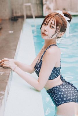 白皙嫩妹「 Miko」甜美臉蛋搭配兇兇身材 全身散發魅力 (10P)
