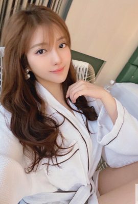 甜美模特「歐詠怡」清純無辜臉蛋有著美乳好身材 (10P)