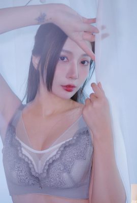 小巧臉蛋「蔡依峮 美千」超兇身材露出太狂 (10P)