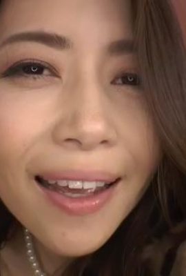 欲求不滿美熟婦野外跳蛋，酒吧裸體挑逗多個男人 (40P)