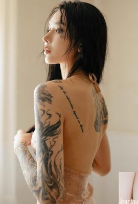 刺青美女「純愛小爆炸」一個眼神誰受得了 (12P)