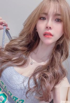 性感小惡魔「凱蒂萱」豐滿胸型好吸睛 (10P)