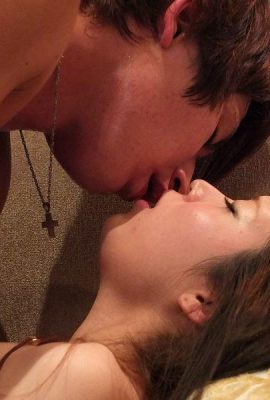 高官的小三給小白臉買禮物爲的就是他的大雞巴 (19P)