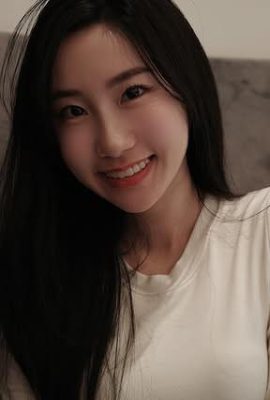 「紫勻」白皙美乳滿到要溢出來 (10P)