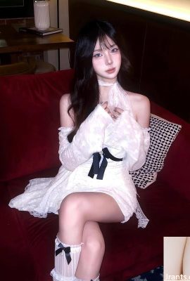 美少女「紫瑩」清純臉蛋下藏著誘惑胴體 (11P)