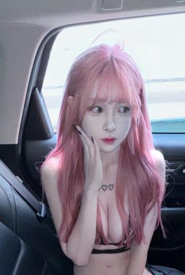 美乳小隻馬「知知」惹火曲線看了心動 (12P)
