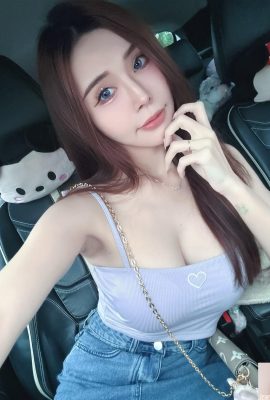 火辣美甲師「Molly」大秀白嫩身材 整個畫面超誘惑 (10P)