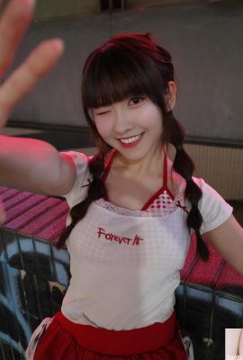 小隻馬女孩「董璦昀」挑逗你的每一個眼神 (10P)