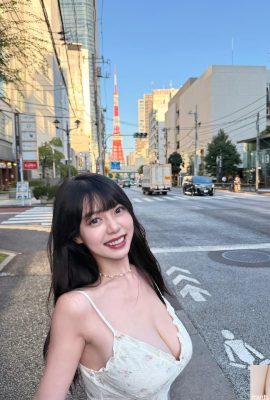 「黃榆文」笑容甜美還露深溝美胸 (10P)